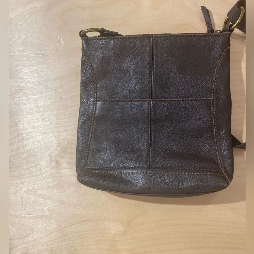 The Sak Stylish Black Leather Crossbody Bag (QM)